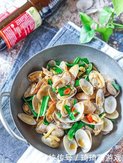 花蛤好吃沙子多教你一招,摇一摇5分钟,吐沙干净没腥味