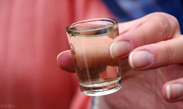 老晨|男子误以为是肩周炎，却查出肝癌，医生是妻子的无知害了他