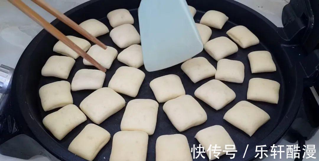 面粉|3个鸡蛋，1斤面粉，大刀一切，松软香甜不刷油，我家一周吃五次