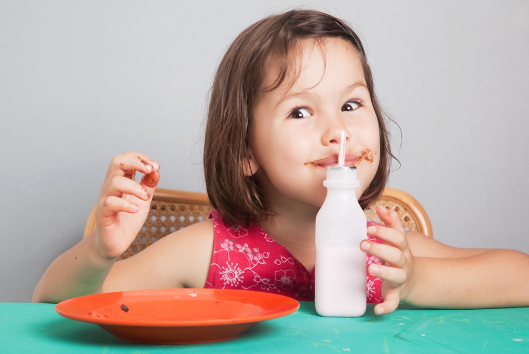 嘴唇|宝宝身体缺水后的这4种表现,暗示宝妈该抓紧补水,错过害娃不浅