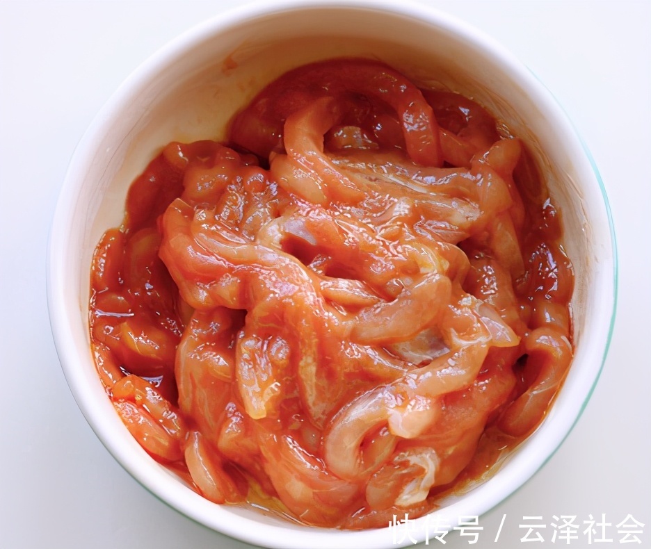 叶绿素|青椒肉丝这样做,保证鲜香滑嫩!简单一招,快速做好!好吃上瘾