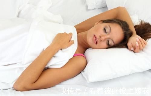 睡眠质量|女人不想“老得快”,多吃5种碱性食物,美容养颜显年轻