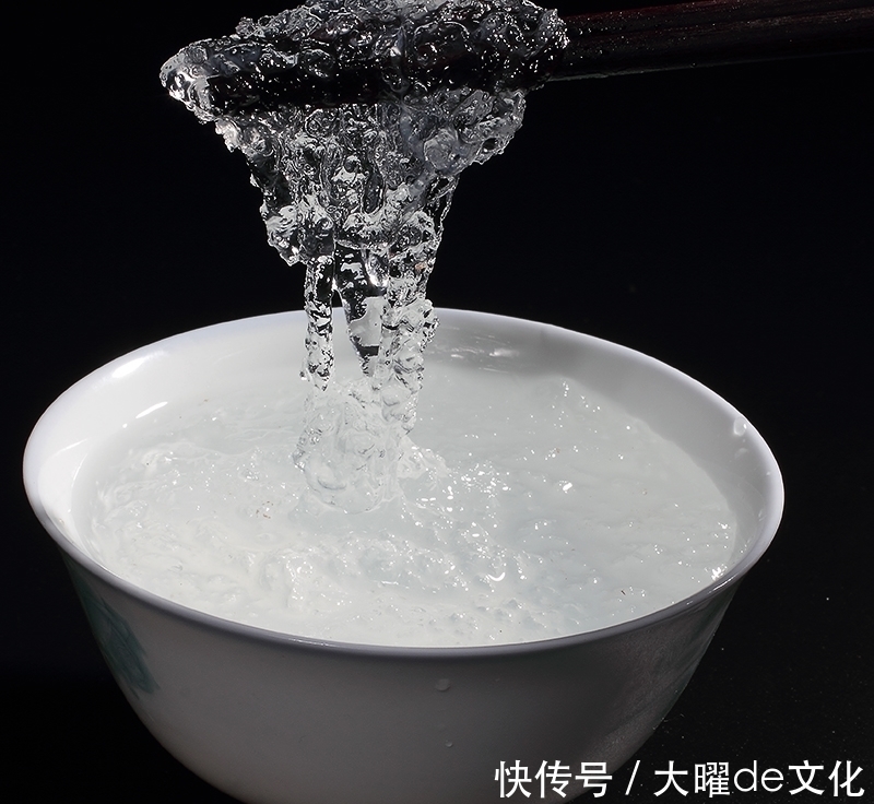 女人30岁后别只喝白开水了，每天喝水加一宝，美容养颜睡眠好