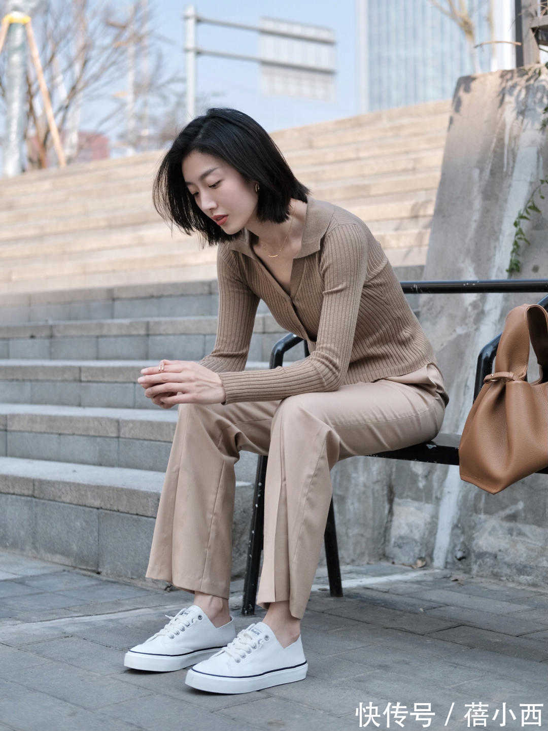 博主 想在春天穿得更时髦吗?用针织衫来穿搭凹造型,路人都夸你好看