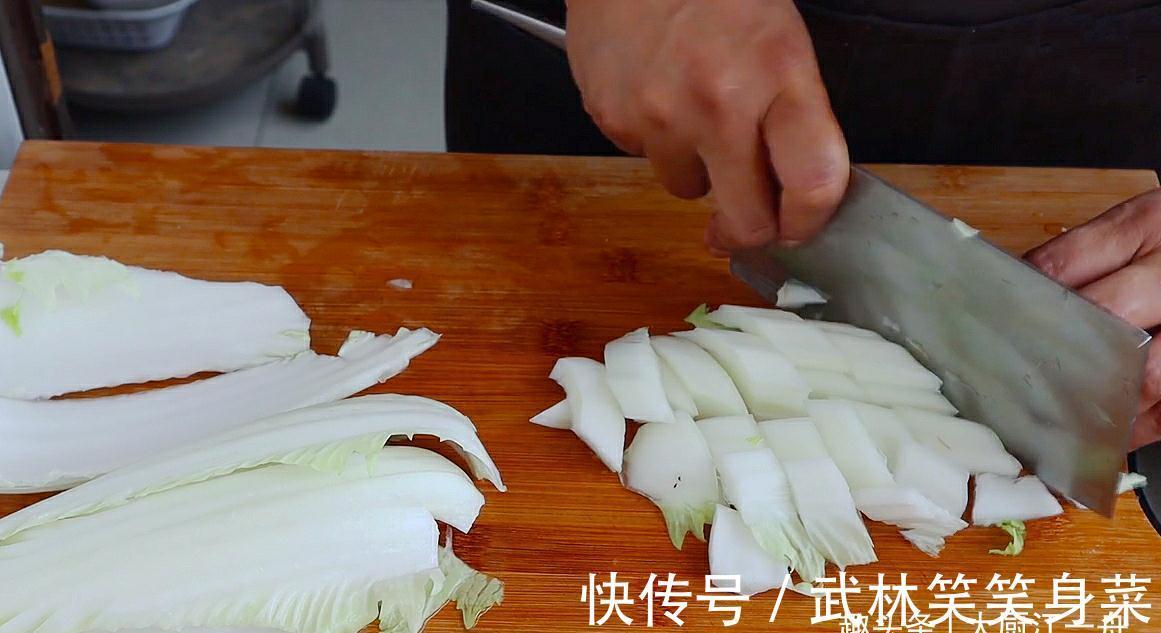 诀窍|白菜炖豆腐怎样做才好吃?原来做法有诀窍,一次炖一锅,太解馋了
