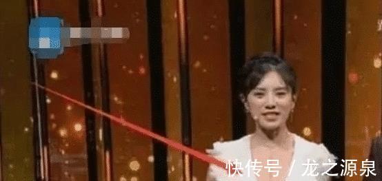 张国立|女主持人穿衣失误，少穿一件衣服，张国立硬是1小时目不斜视！