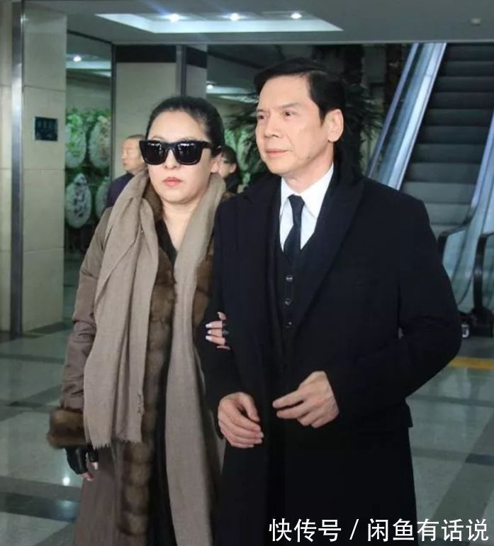 绗缝|向太胖得坦荡,穿羽绒服配小脚裤显富态,胖阿姨学她这样穿挺时髦