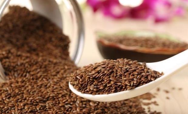 女人|美丽的女人都“会吃”,4种食物少不了,呵护子宫健康,显年轻!