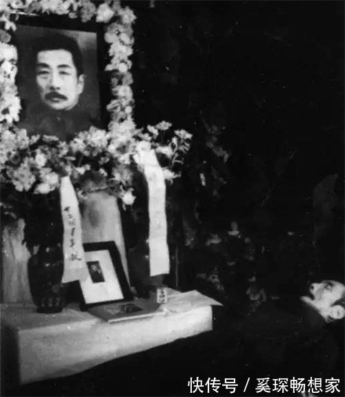 鲁迅!鲁迅葬礼出殡现场16位大人物抬棺,国母扶棺,送行队伍长几十里