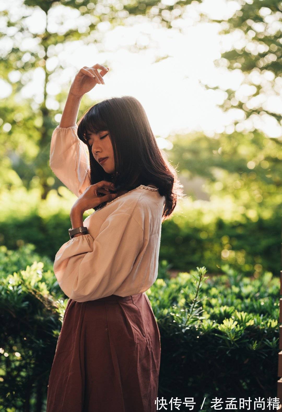 半身裙 雪纺衫设计更加优雅,下搭半身裙,展现出女性优雅文艺的气息