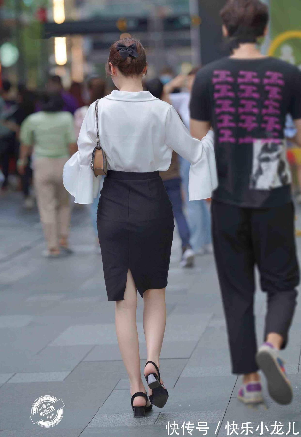 短裙 清新活泼的短裙装扮不乏气质感,带来轻松的美丽效果,不会过时