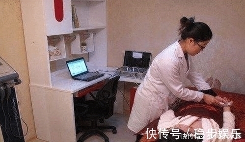 孕妇|聋哑孕妇宫开八指,拉着门不进产房,撩起衣服后,医生热泪盈眶