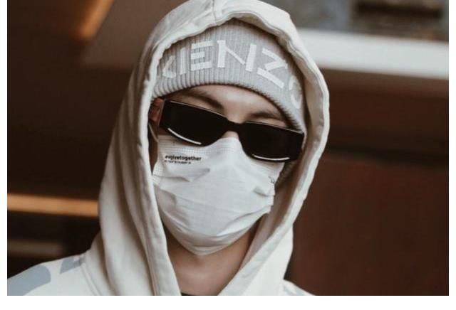 《快乐大本营》恢复录制,首期4位明星加入,现场饭拍图曝光