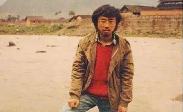 中国政法大学@他15岁上北大,25岁卧轨自杀,生前写下一首诗,几乎每个人都听过