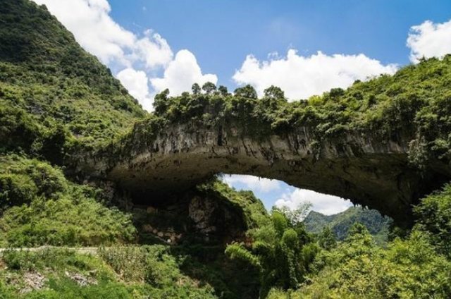 国内“最久的”天生桥，至今到现在已经2亿年了，被称为天下奇观