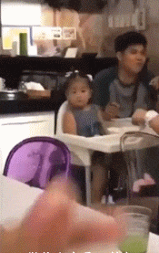 |搞笑GIF:这样翻锅菜都不会甩出来,真有两下