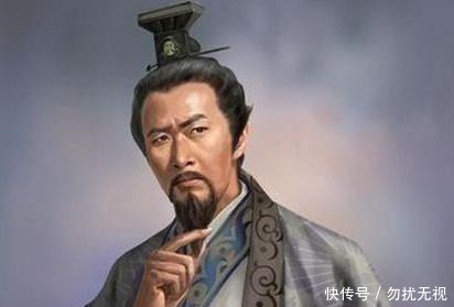 将军得知儿子从官府借东西,把他痛打一顿,并说赶紧还回去!