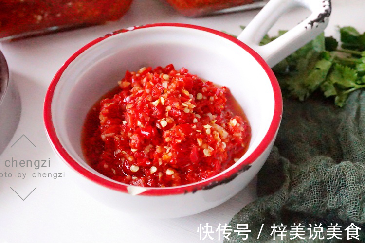 秘制辣椒酱，详细做法和配方分享，无添加剂又香又辣，能吃大半年