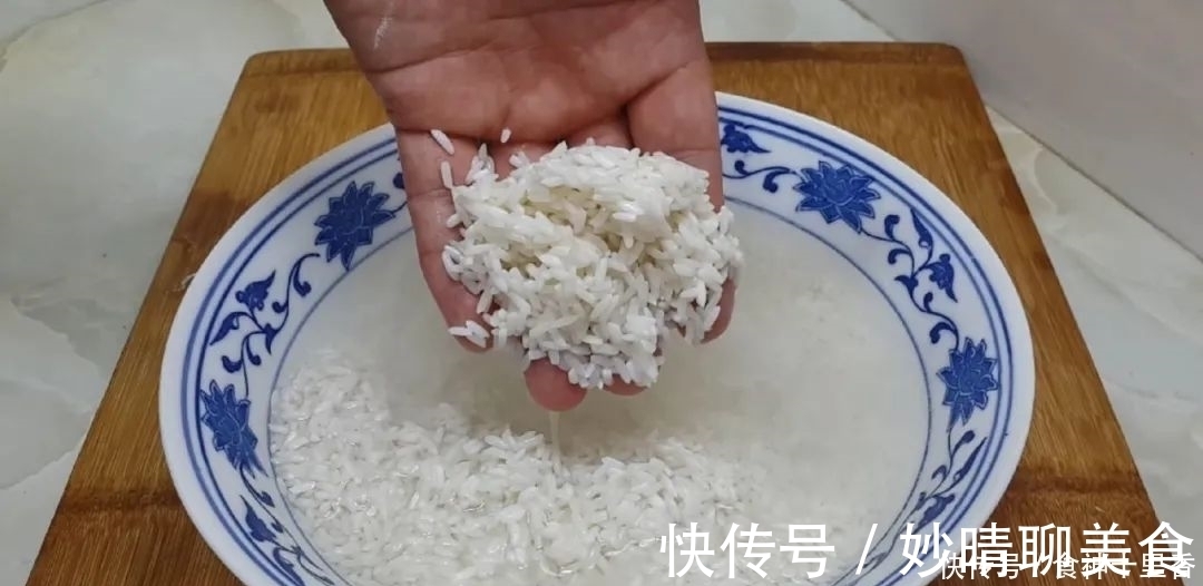 糯米又出新吃法，加2把红枣，个个焦脆又软糯，出锅孩子抢着吃