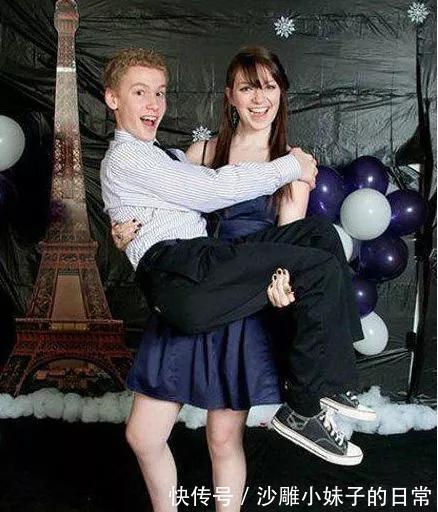 |搞笑GIF：看着别人家的狗子，我觉得今晚我想吃狗肉火锅