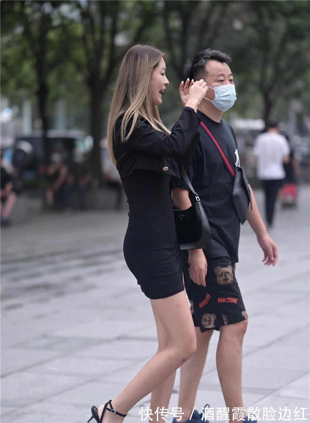 半袖 很多美女都喜欢细跟凉鞋,现在还可以搭配凉鞋,错过了要等一年