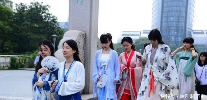 为何大家反感汉服圈？脚上穿着运动鞋，古今混搭，不算真的有文化