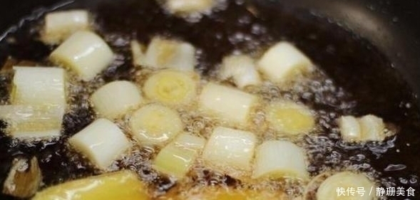 炸东西剩下的油该咋办厨师长教你一招，把“腥油”变“香油”
