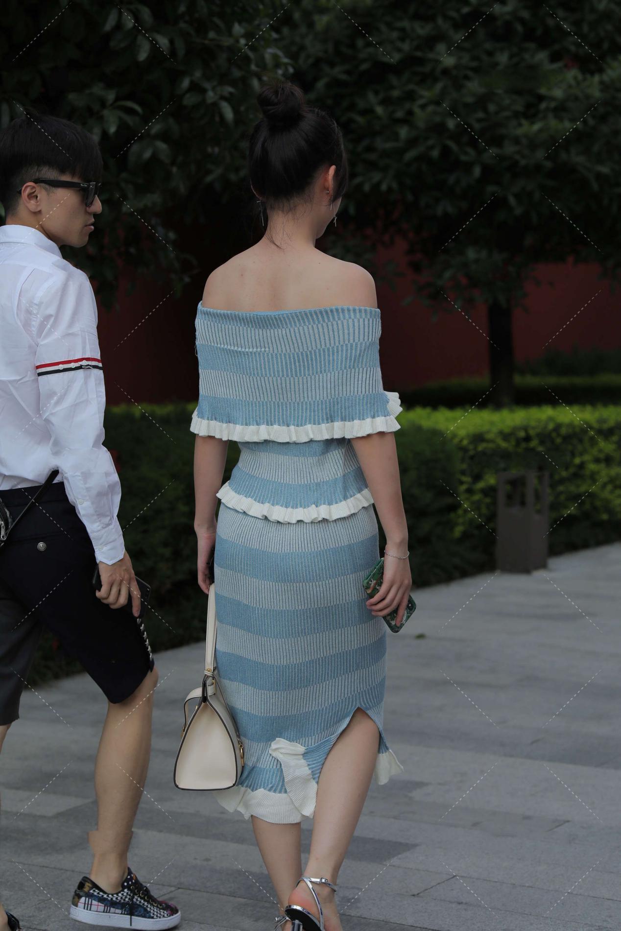 蓝白|一字肩裙子, 蓝白相间的两种颜色, 显时尚靓丽