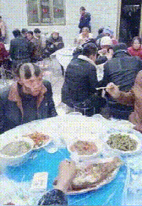 |搞笑GIF:我都不敢这么p,她却敢这么长!