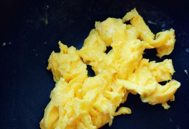 炒鸡蛋|大寒过后，要多吃包菜，叶酸含量高，炒一炒清爽可口，低脂健康