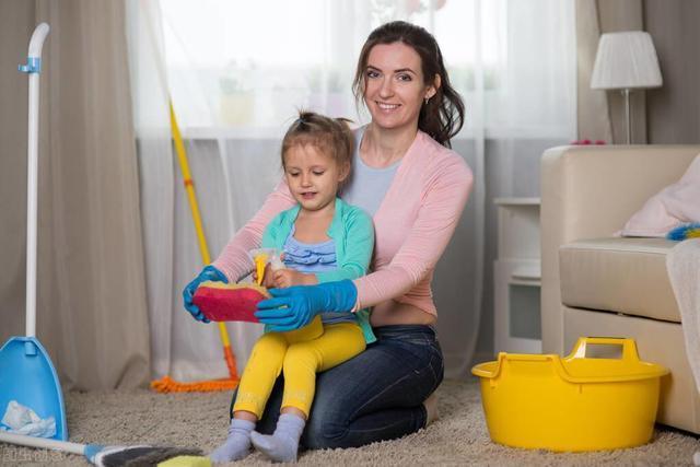 宝妈|9个月宝宝“洗衣服”走红,手法很专业,孩子:我是被强迫的