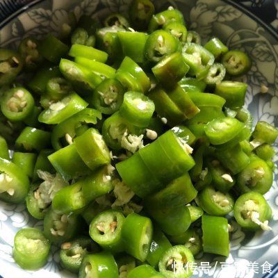 5分钟就能做好的干锅肥肠,简单又好吃