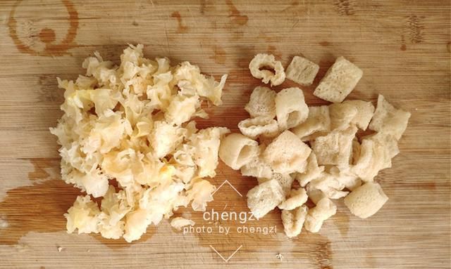 白色|秋季身体要滋润,不妨试试这汤,清润鲜美不上火,老人孩子都合适