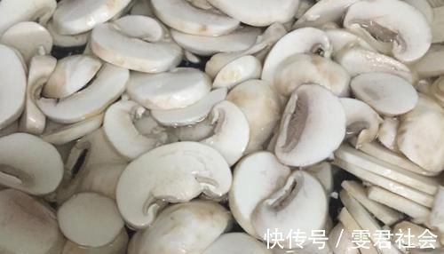 口蘑|入冬后最该吃这菜,3块钱1斤,营养高,味道好,多买给家人吃