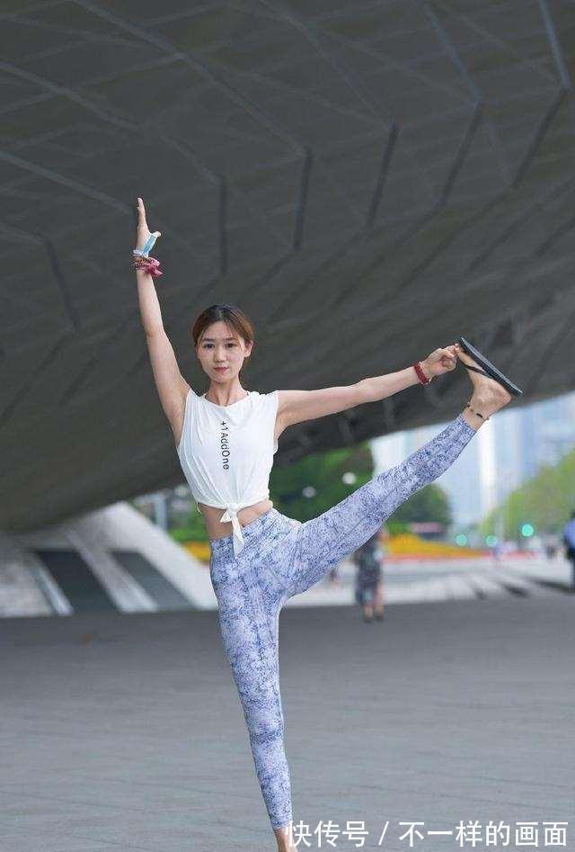 搭配|黑色高级感吊带搭配新潮打底裤,中规中矩的款式,适合日常穿搭