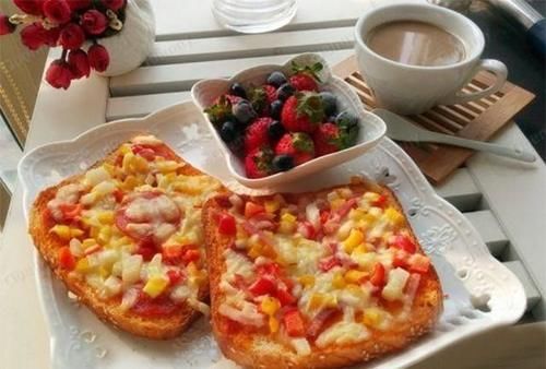  简单时尚的西式早餐