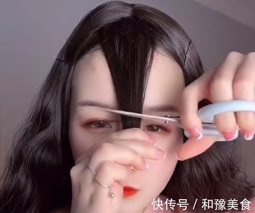 小技巧|女学生用小技巧剪了款刘海后,男生们看完都不淡定了,女生:急求同款