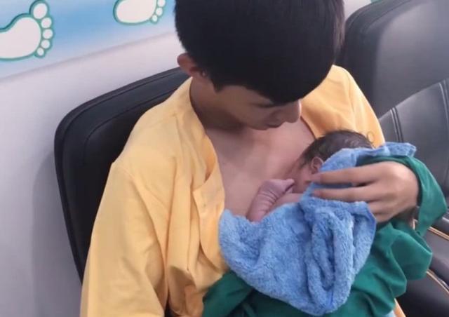 初墨|宝爸给女儿取名“初墨”,自认文雅却气哭娃,网友:看看自己姓啥