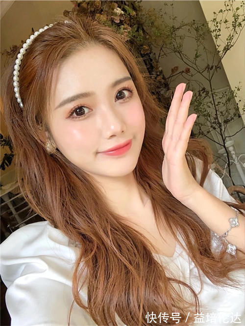 姐妹们|“黄头发”过时了,2021年新春推荐这4种显白发色,吸睛又亮眼