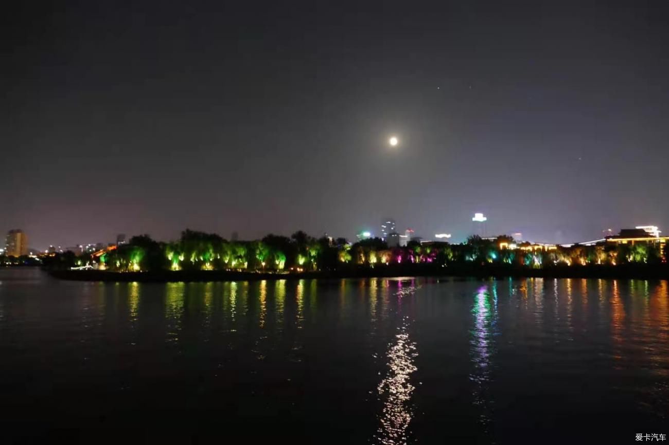 中年|夜游太明湖