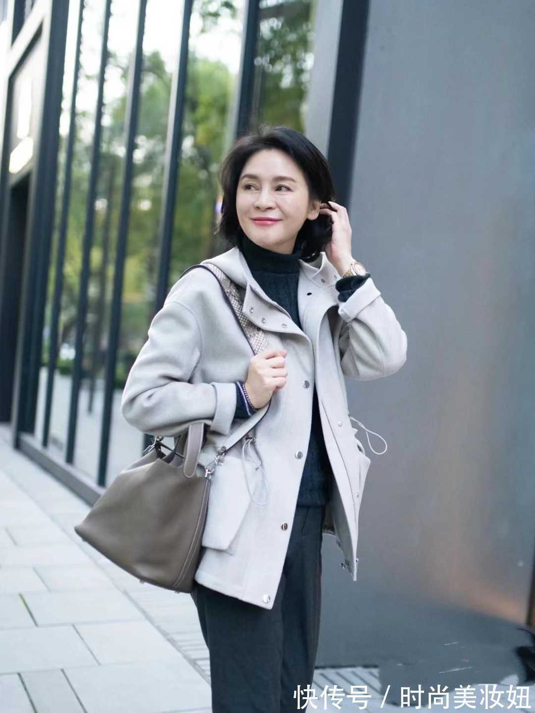 灰色|上了年纪的女人,建议多穿“高级灰”,显气质又得体大方,真高级