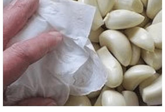 大蒜|这样保存大蒜，放半年都不会干瘪发芽，菜贩子都用这招，不懂太亏