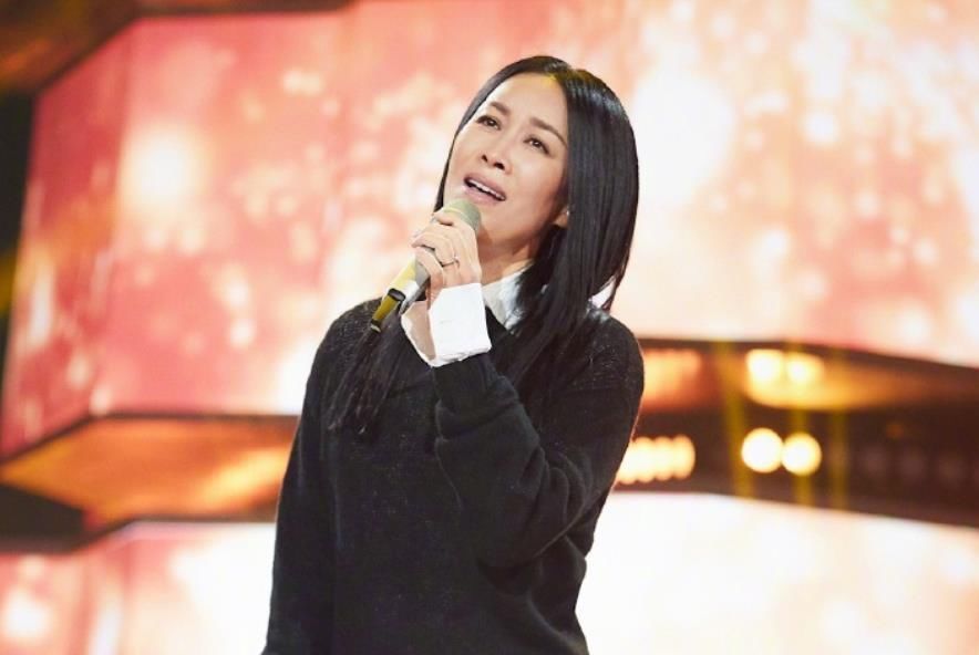 无美颜镜头怼|37岁陈妍希录节目,无美颜镜头怼脸拍时,这颜值确定没开玩笑?