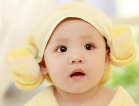 逆袭|当年“丑哭宝妈”的宝宝,逆袭的太彻底了,宝妈:还好当初没扔