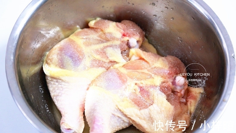 滋味|蒸出来的美味,又鲜又嫩的鸡腿吃法,一滴油没放,清淡有滋味