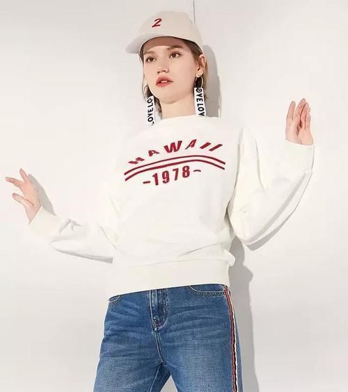 高跟鞋 卫衣绝对是最时髦的单品,穿上后秒变气质少女,满满的少女感