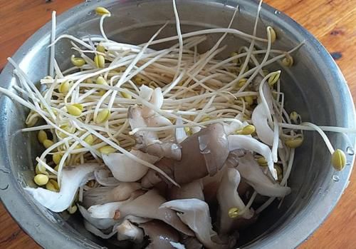 冬天多做此汤,增强免疫力,简单一煮酸辣鲜美,家人爱吃少生病