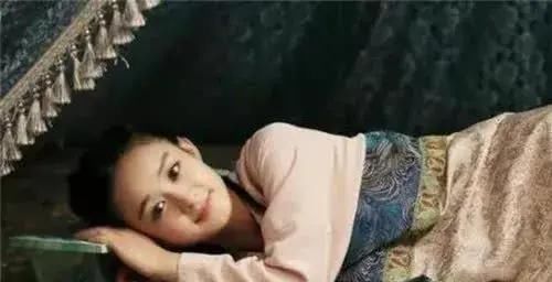 古人的“工业设计” 为何古人睡觉都爱用瓷枕头？方便女性！