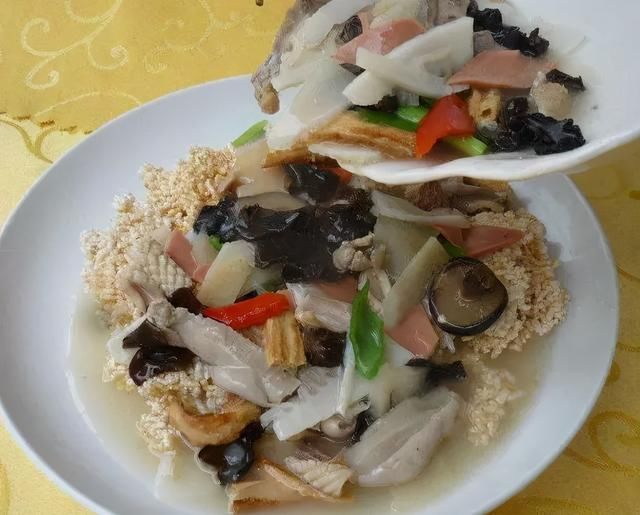 干豆粉|锅巴三鲜鸡肉细嫩 锅巴酥脆 味咸甜酸 具有川菜的独特风味