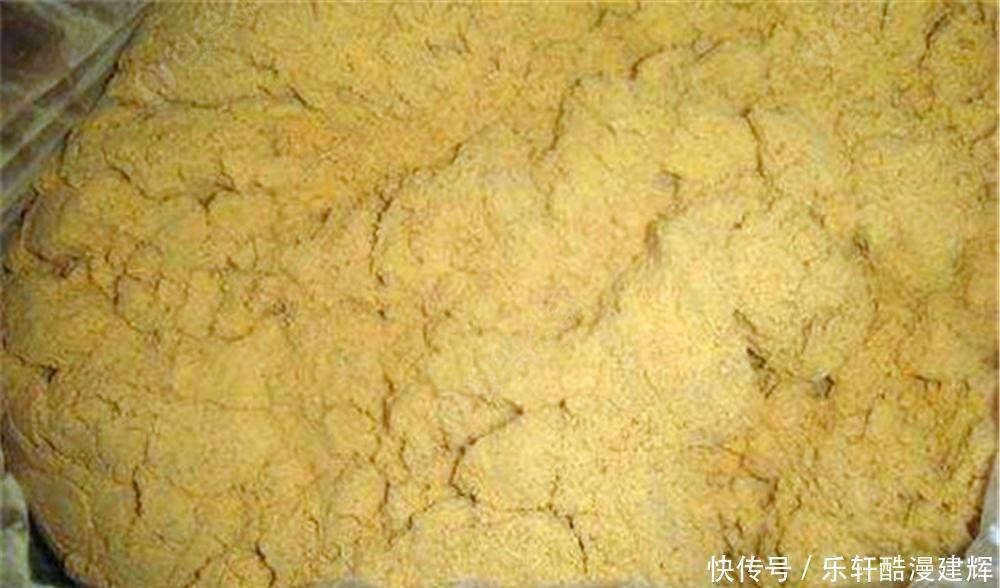 手竿钓草鱼,关键在于用饵,饵料对了口,大草鱼也能连竿